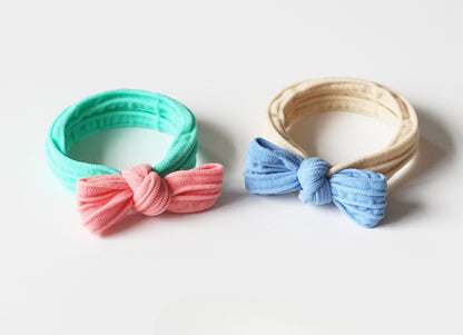 Adorable bow-tie hair tie for women, a popular net-famous hair accessory with a simple style.